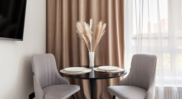 S Podiumom i vydvizhnoj krovat'yu dizajnerskaya Flat, Rezervovat Apartmán Hotely v ZAO Area s parkováním, Parkování