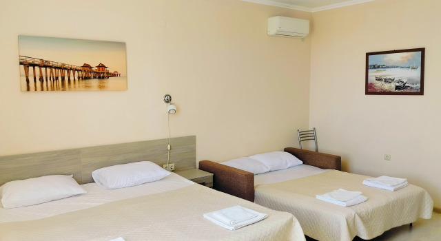 Четырёхместный номер Superior с красивым видом из окна Guest House on Aivazovskogo 38