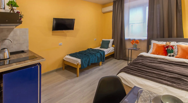 Трёхместная студия Апартаменты Room-Room Кировский 2