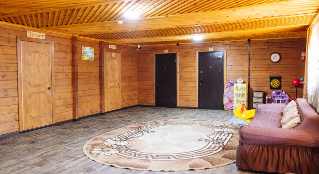 Tri Medvedya Guest House, Prenota Affittacamere Hotel a Buryatia con parcheggio, Parcheggio
