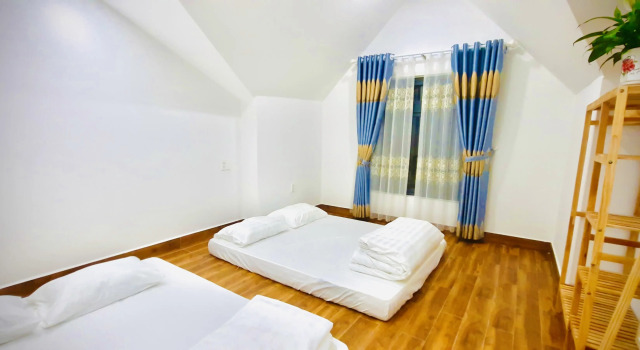 Четырёхместный номер Deluxe с красивым видом из окна Family Homestay Dalat Casa