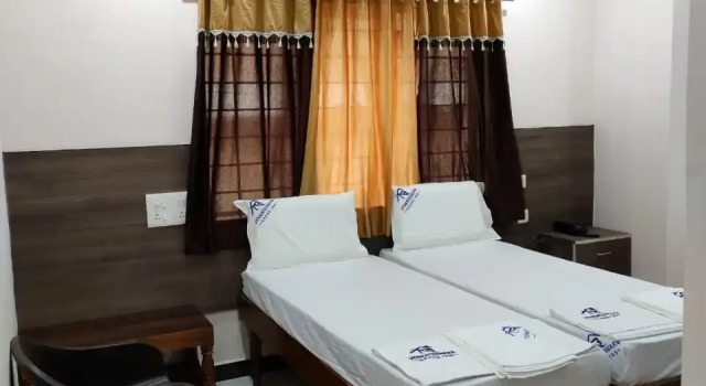 NB Venkateswara Grand Inn Hotel, Rezerwuj Hotel Hotele w Andhra Pradesh z parkingiem, Parking