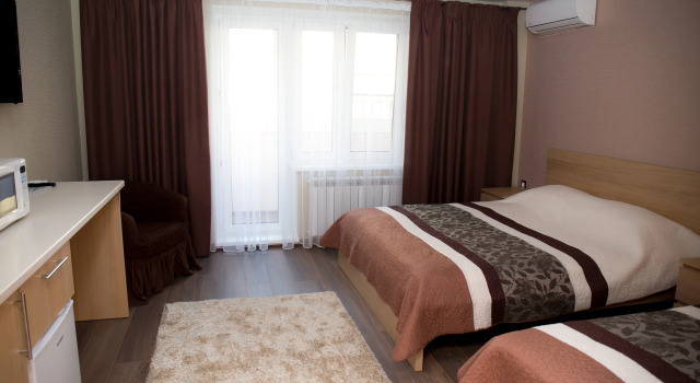 Семейный люкс с балконом Меблированные комнаты "ROOMER"
