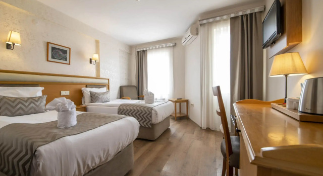 Двухместный номер Standard с балконом и с красивым видом из окна Çanak Hotel