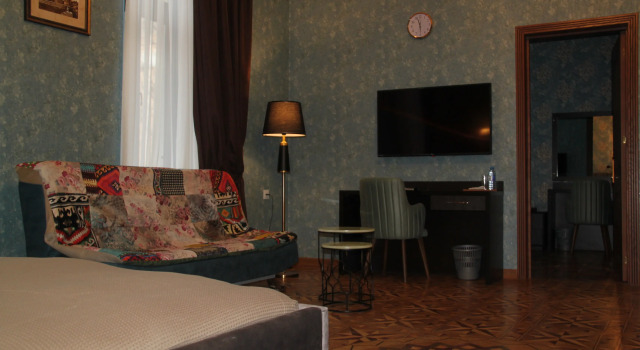 Четырёхместный люкс Premium с 2 комнатами с балконом и с видом на город Hotel 1883