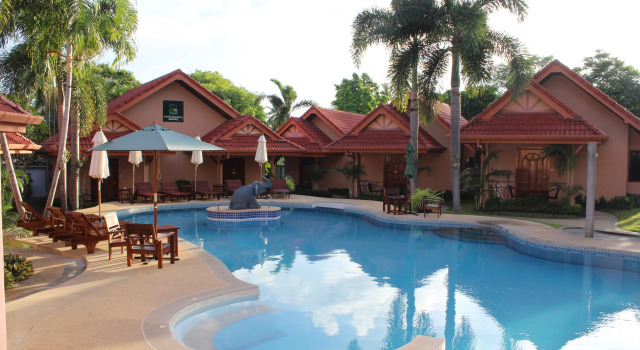 Люкс с балконом Отель Happy Elephant Resort