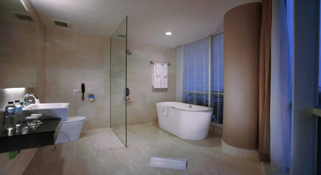 Двухместный полулюкс Aston Makassar Hotel & Convention Center