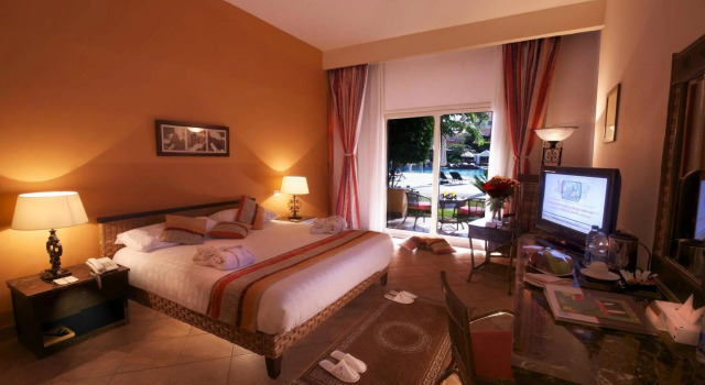 Курортный отель Swiss Inn Pyramids Golf Resort