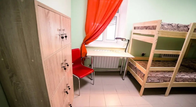 Кровать в общем номере (мужской номер) Хостел Глобус