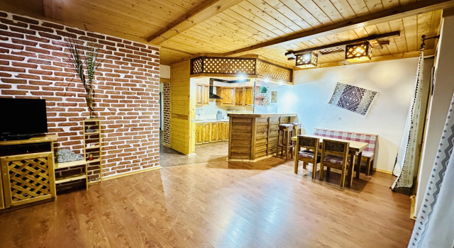 Квартира на Аланской, 25 "Индейская", Забронировать Апартаменты/квартира Отели Домбая с парковкой, рядом с Dombai Ski Lift, Парковка