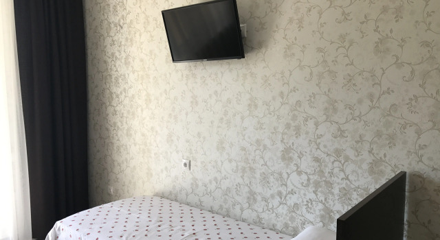 Четырёхместный номер Standard с балконом BLACK-HOUSE