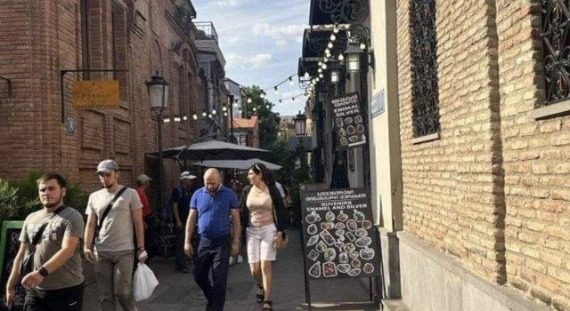 Апартаменты House near Gabriadze theatre, Забронировать Апартаменты/квартира Тбилиси Регион Тбилиси, рядом с Тбилисский театр оперы и балета