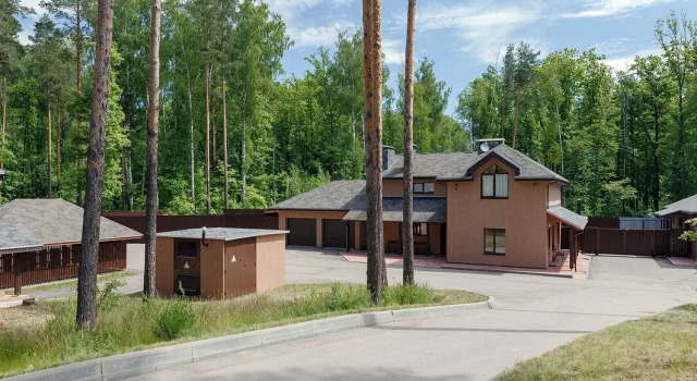 Коттедж с красивым видом из окна База Отдыха Дубки