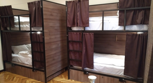 Letto in camerata con vista Bivouac Hostel