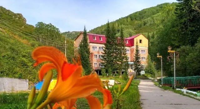 Izumrudnyij Sanatorium, Buchen Sie Kurhotel Ust-Kamenogorsk East Kazakhstan Region