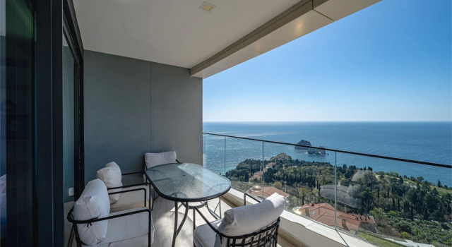 Gurzuf Riviera SPA and Residences Riviera Building 11 Apartments, Брондау Пәтер Big Yalta бассейні бар қонақ үйлер, Жүзу бассейні