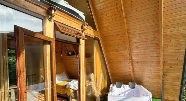 Chalet sunrise merisi, Book Chalet Hoteller i Merisi med parkering, Parkering