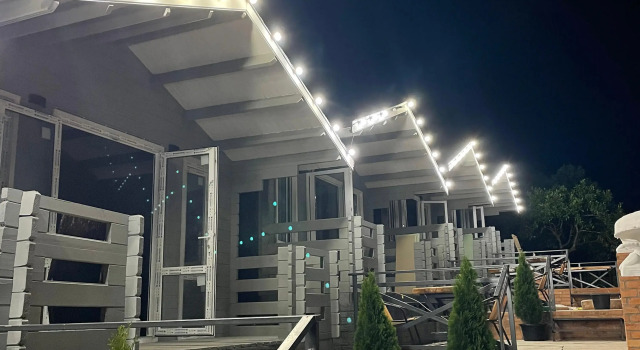 Коттедж c 1 комнатой с балконом Белый дом