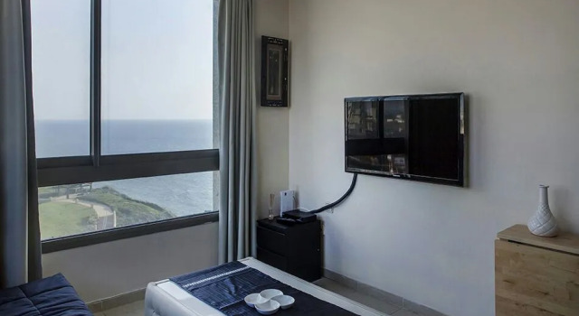 Апартаменты c 1 комнатой с красивым видом из окна Апартаменты 1Bdr ApartCarmel Ssv