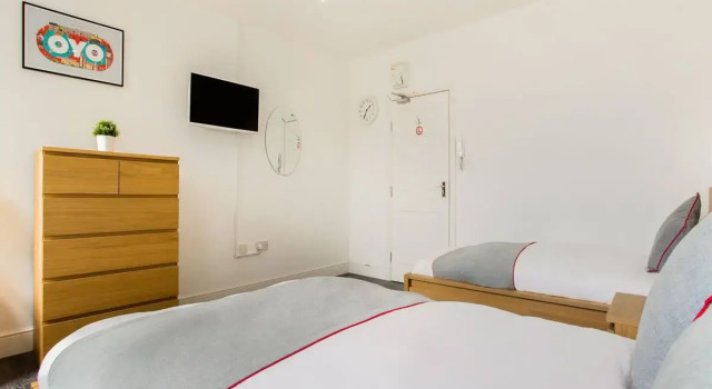 Трёхместный номер Economy The Broadway Hotel - London Heathrow