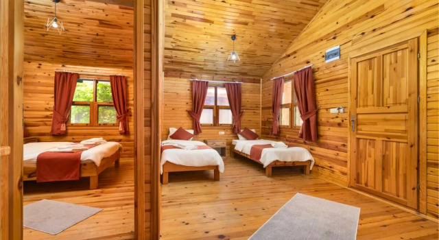 Бунгало с 2 комнатами с балконом и с видом на сад Отель Izgen Bungalows