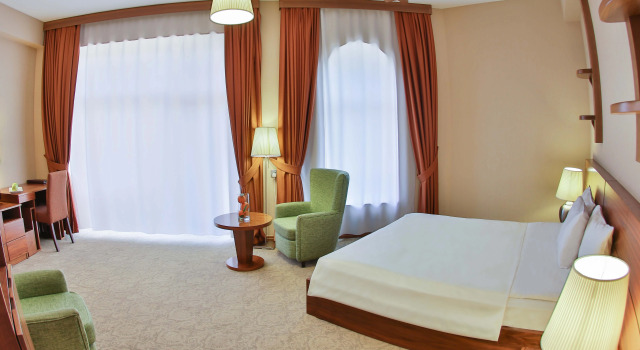 Одноместный номер Standard Мансарда с балконом и с видом на горы El Resort Hotel