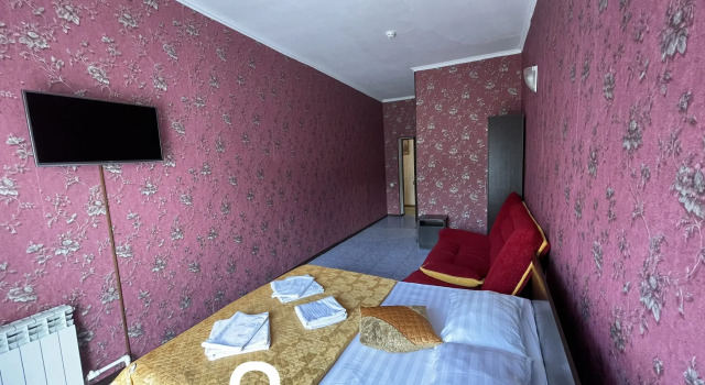 Четырёхместный номер Comfort с балконом и с видом на город Отель Монако