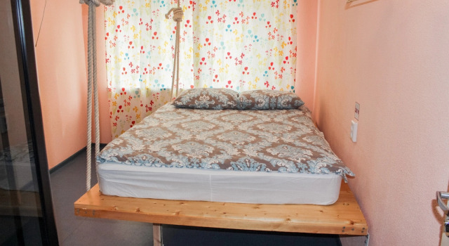 Family with Shower Cabin room with city view 7 Days Hostel