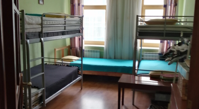 Кровать в общем номере Хостел в Оруженом
