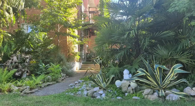 Guest house Inkit, 预订 宾馆 皮聪达 Gagra District, 靠近 Samshitovaya Roshcha Beach