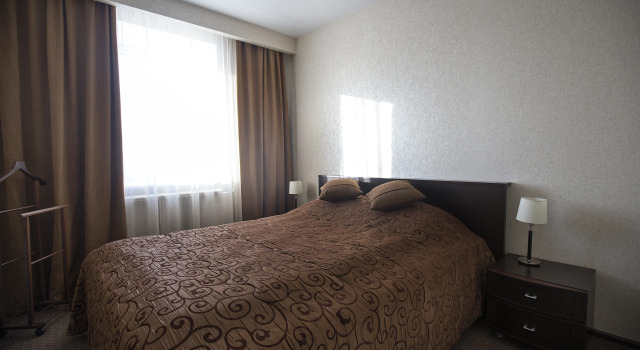 Dvoulůžkový s manželskou postelí Apartmá s balkonem Nikol Hotel