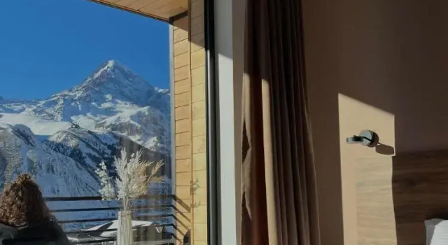 Hotel grand view kazbegi, Varaa Hotelli 3 tähden hotellit kohteessa Mtkheta-Mtianeti, 3*