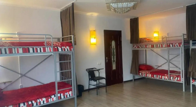 Кровать в общем номере (мужской номер) с красивым видом из окна Хостел Room Koktobe