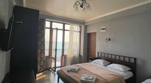 Трёхместный номер Deluxe с балконом и с видом на море Мини-отель Leon Beach Hotel