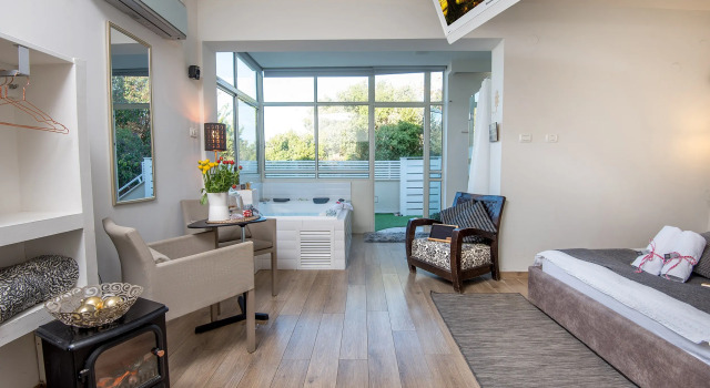 Люкс с балконом и с красивым видом из окна Шале Osnata Butique Suites