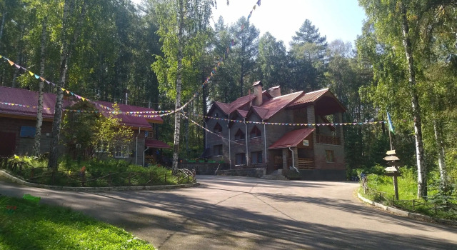 Snezhny Bars Recreation camp, Book Turistbase Hoteller i Beloretsk med parkering, Parkering