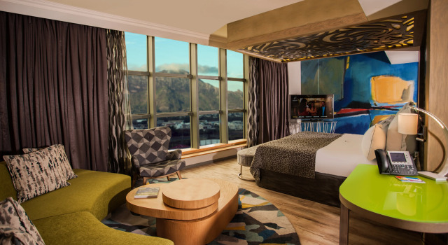 Двухместный полулюкс Hennessy Park Hotel