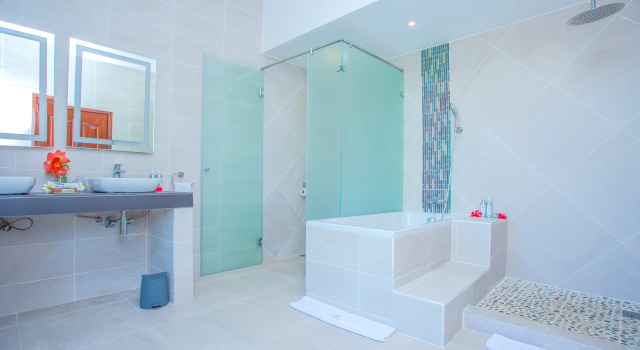 Люкс Executive Отель Mzima Beach Resort