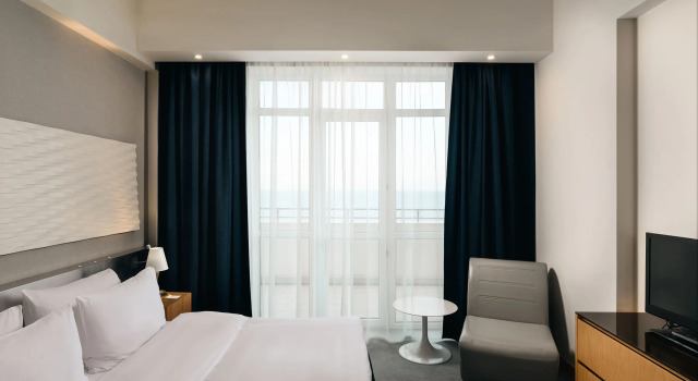 Люкс (корпус Модерн) Президентский с балконом и с видом на море Отель Riviera Sunrise Resort & SPA Алушта