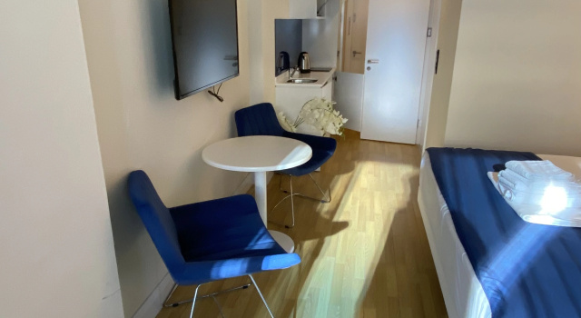 Трёхместный номер Стандартный с балконом и с видом на город ORBI CITY - LUXURY central HOTEL