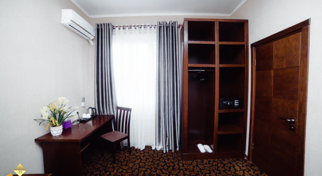 Номер Standard Отель Golden Square Bishkek
