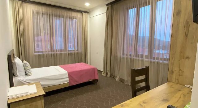 Одноместный номер Standard с красивым видом из окна Mina Hotel
