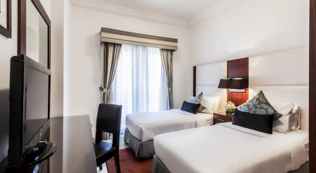 Четырёхместный люкс с 2 комнатами Golden Sands Hotel & Residences