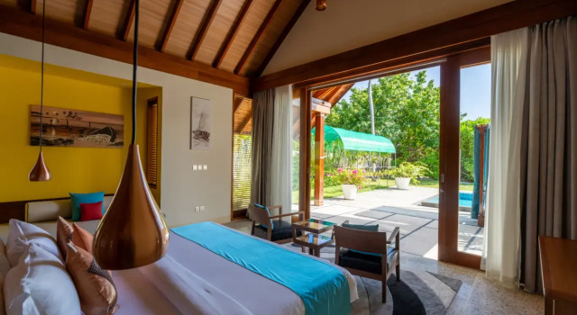Четырёхместная резиденция Luxury Velaa с 2 спальнями с балконом и Beach View Furaveri Maldives - COMPLIMENTARY ROUND-TRIP SEAPLANE TRANSFER FOR TWO FOR A MINIMUM OF 5 NIGHTS OR MORE FOR STAYS 1ST MAY 2026 TO 23RD DECEMBER 2026