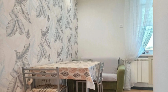 V Tsentre Omska Standart Tri Spalnykh Mesta Flat, Boek Appartement Hotels in Omsk met parkeren, Parkeren