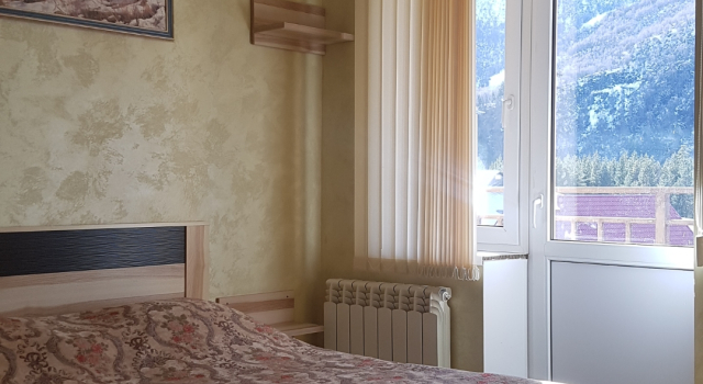 Двухместный полулюкс с балконом и с видом на горы Купол