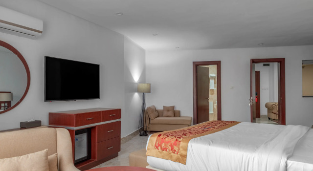 JOHNWOOD HOTEL by Bolton, Book Hotel Hotels in AbujaMun with Parking, Parking