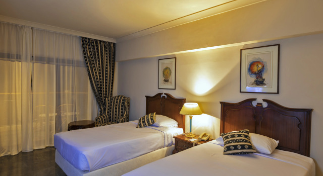 Трёхместный люкс Executive с балконом и с видом на море Sunrise Holidays Resort