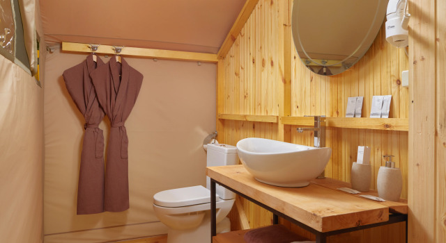 Тент с красивым видом из окна Глэмпинг Garuda Glamping Abkhazia