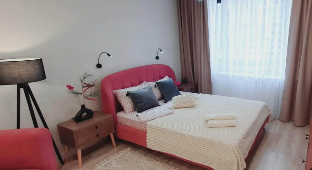 Uyutnaya Dizaynerskaya Studiya Flat, Prenota Appartamento Hotel a Tyumen Region con parcheggio, Parcheggio